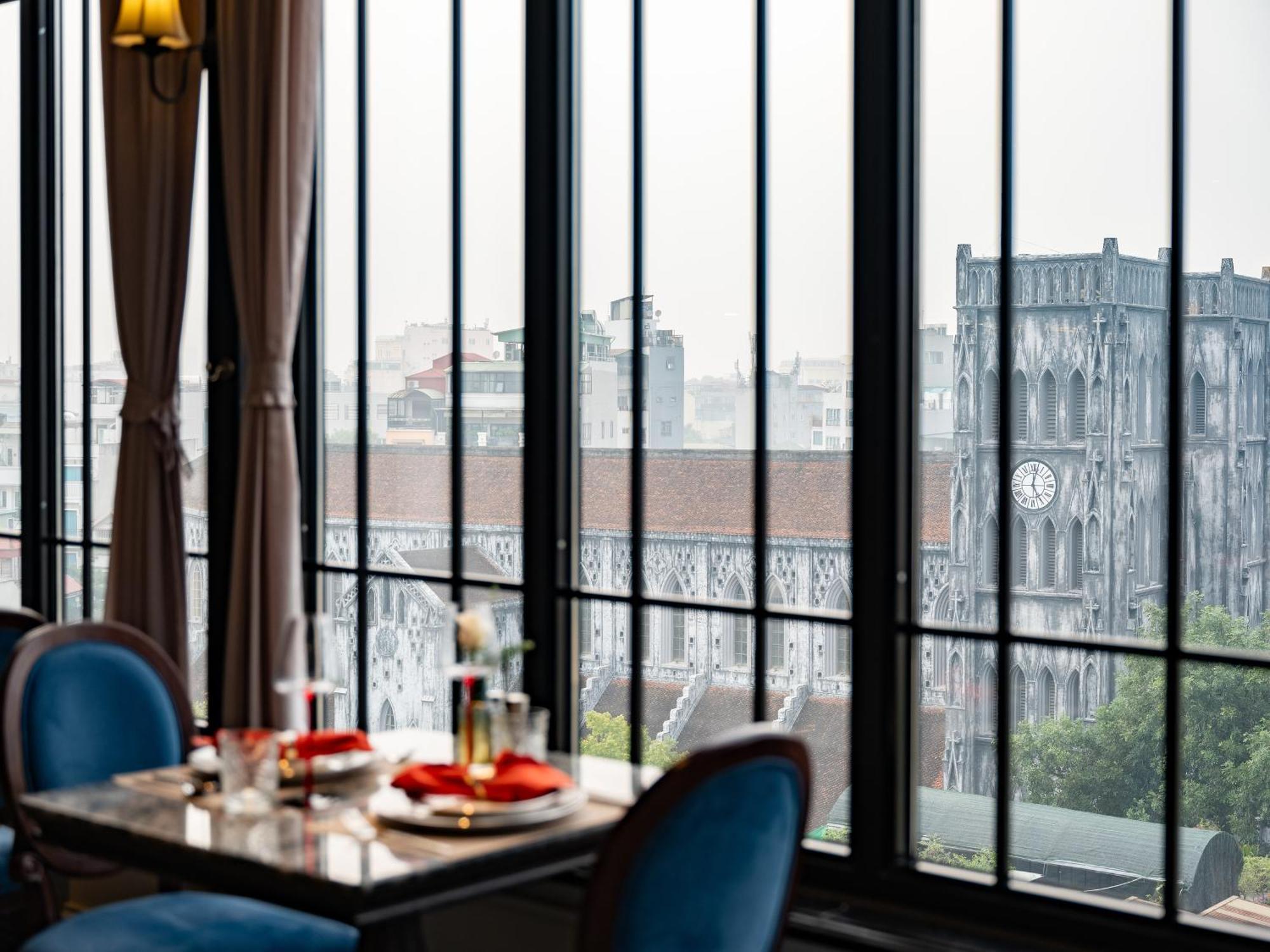 Grand Hotel Du Lac Hanoi Bagian luar foto View from the restaurant