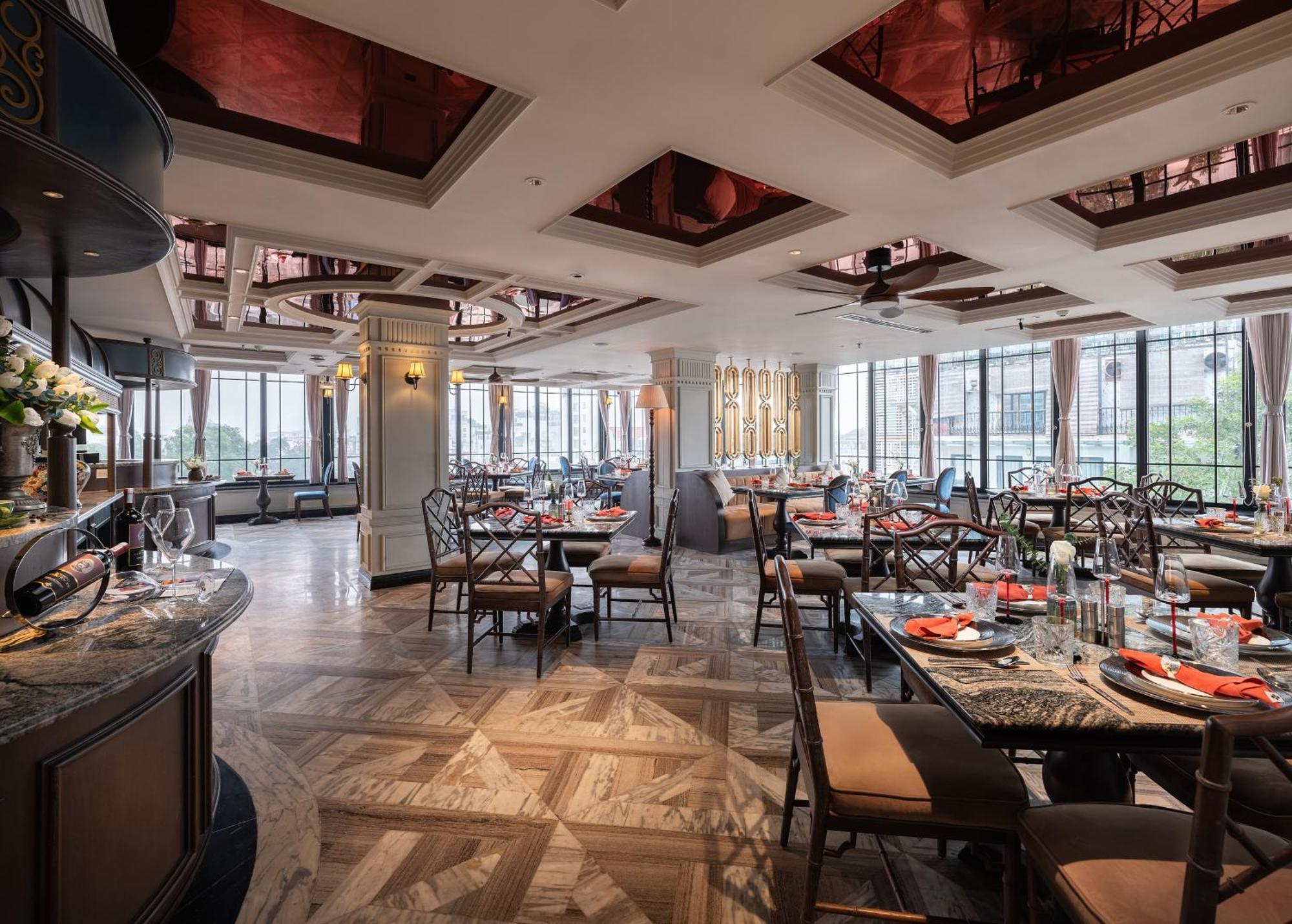 Grand Hotel Du Lac Hanoi Bagian luar foto The interior of the restaurant
