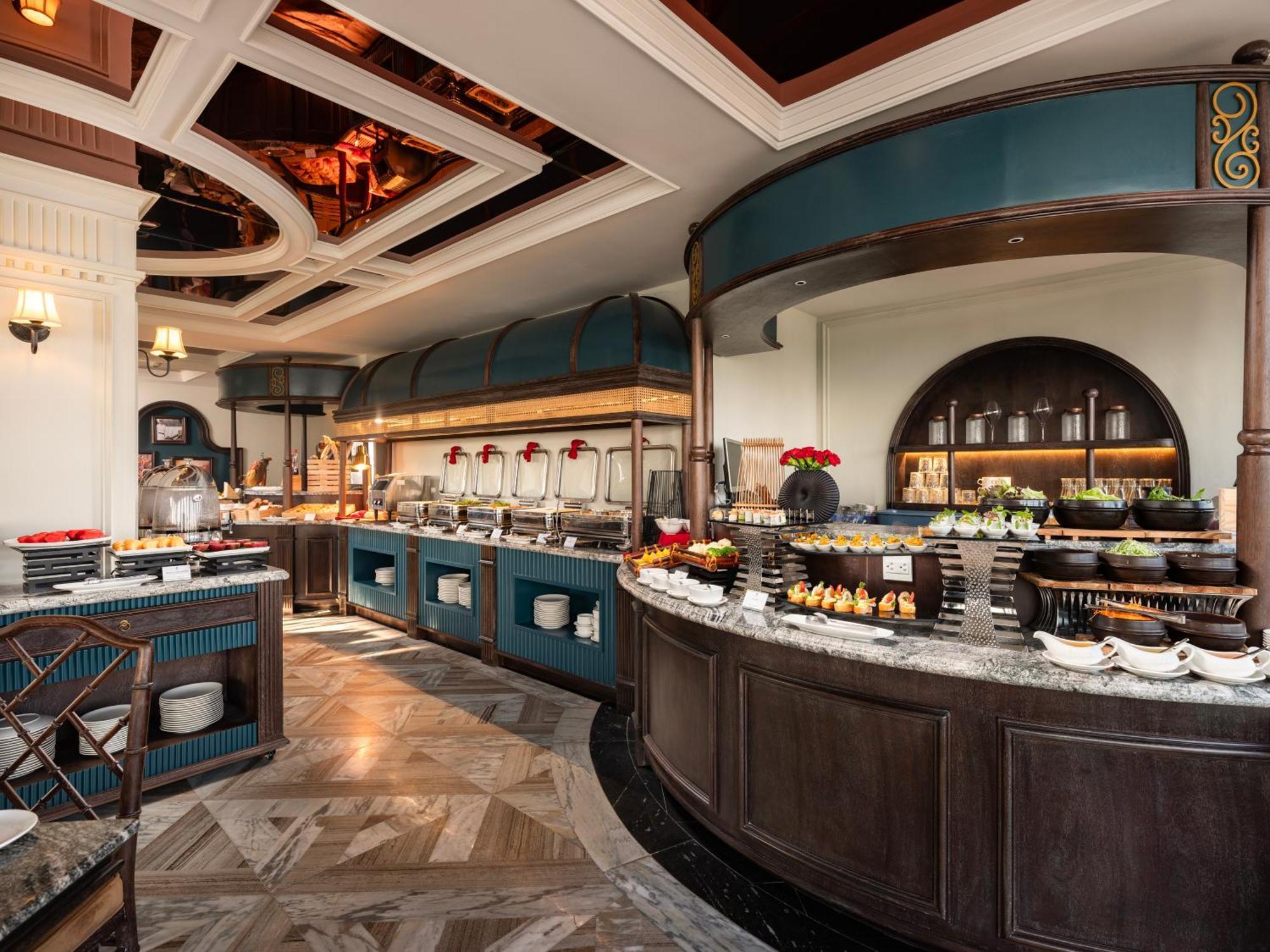 Grand Hotel Du Lac Hanoi Bagian luar foto The buffet at the hotel