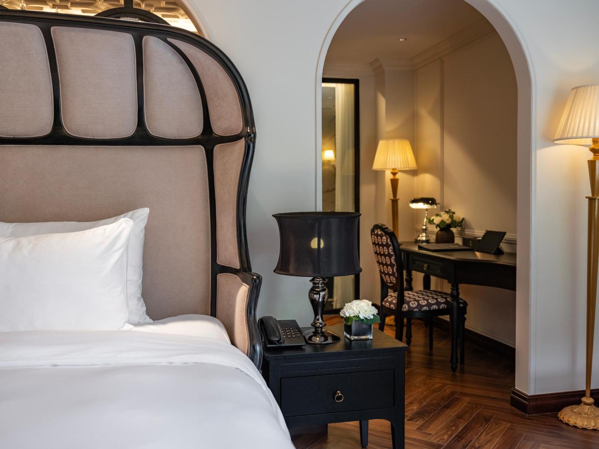 Grand Hotel Du Lac Hanoi Bagian luar foto A bedroom at the hotel