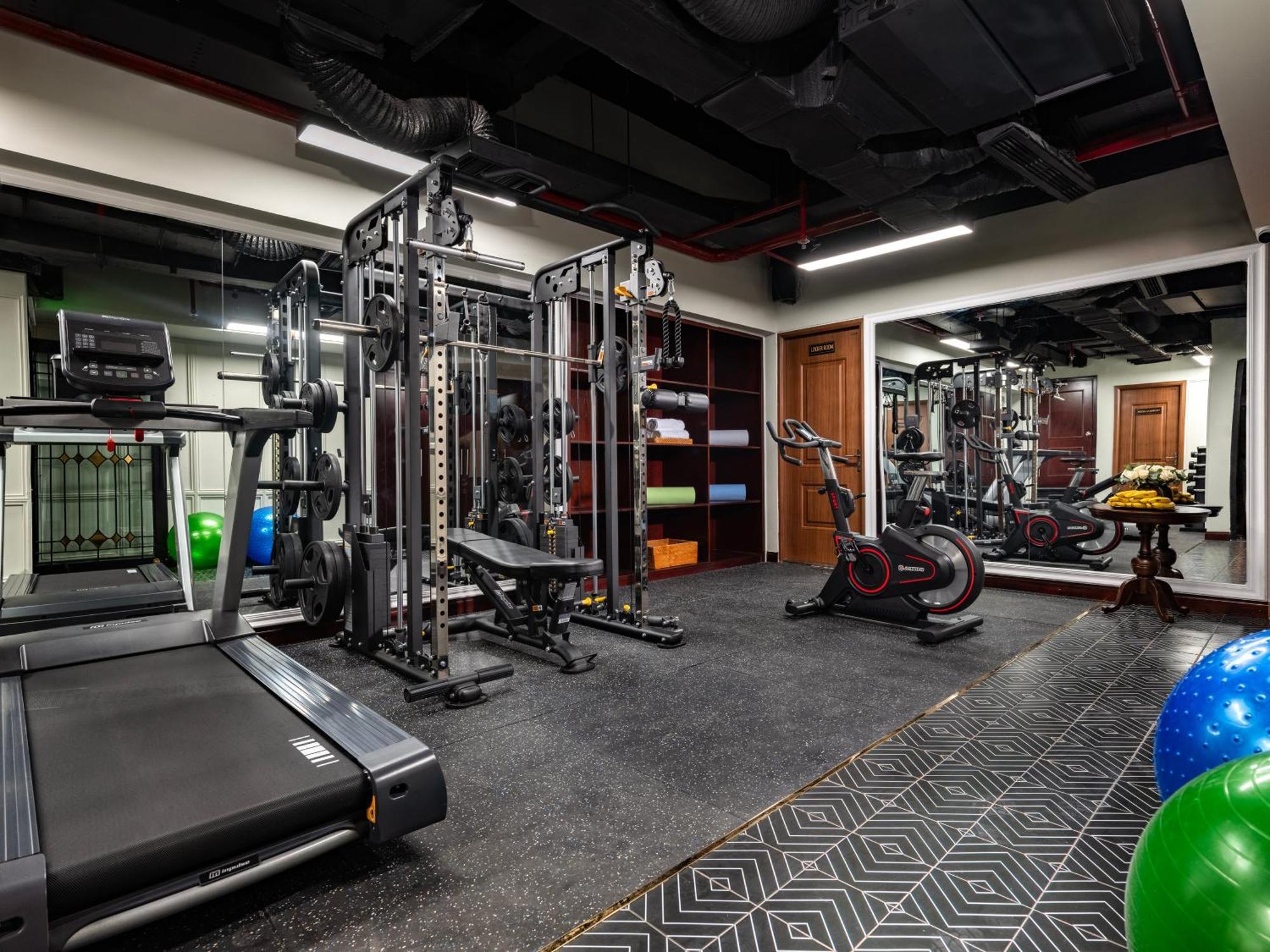 Grand Hotel Du Lac Hanoi Bagian luar foto The gym at the hotel