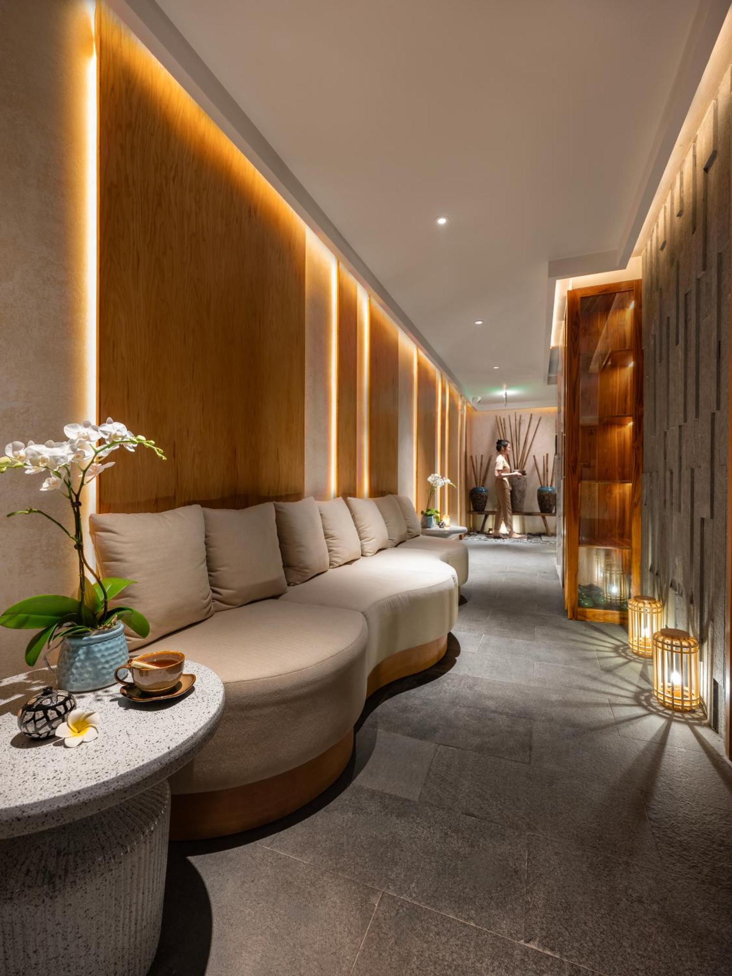 Grand Hotel Du Lac Hanoi Bagian luar foto The Spa at The Landmark