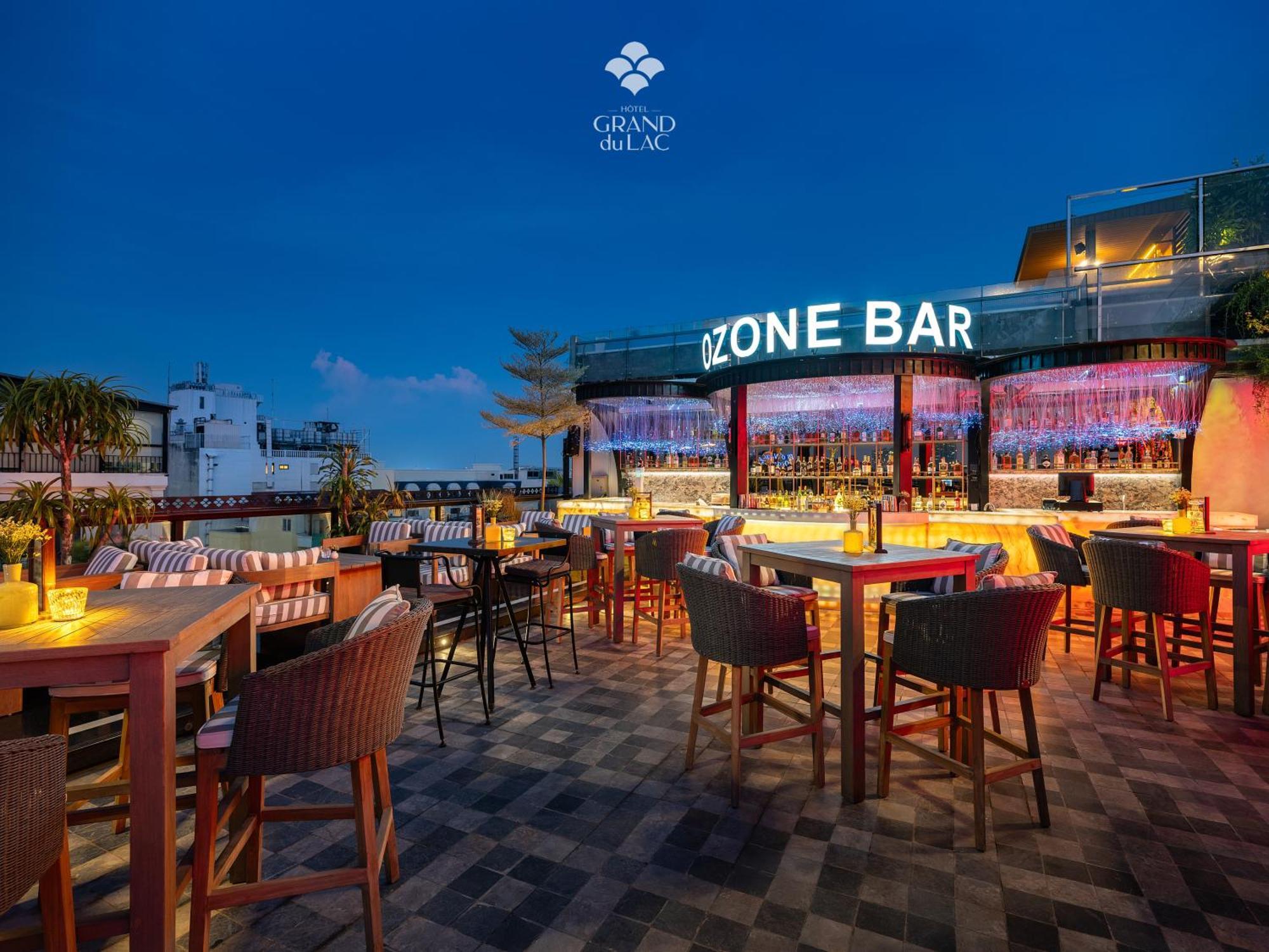 Grand Hotel Du Lac Hanoi Bagian luar foto ZONE BAR