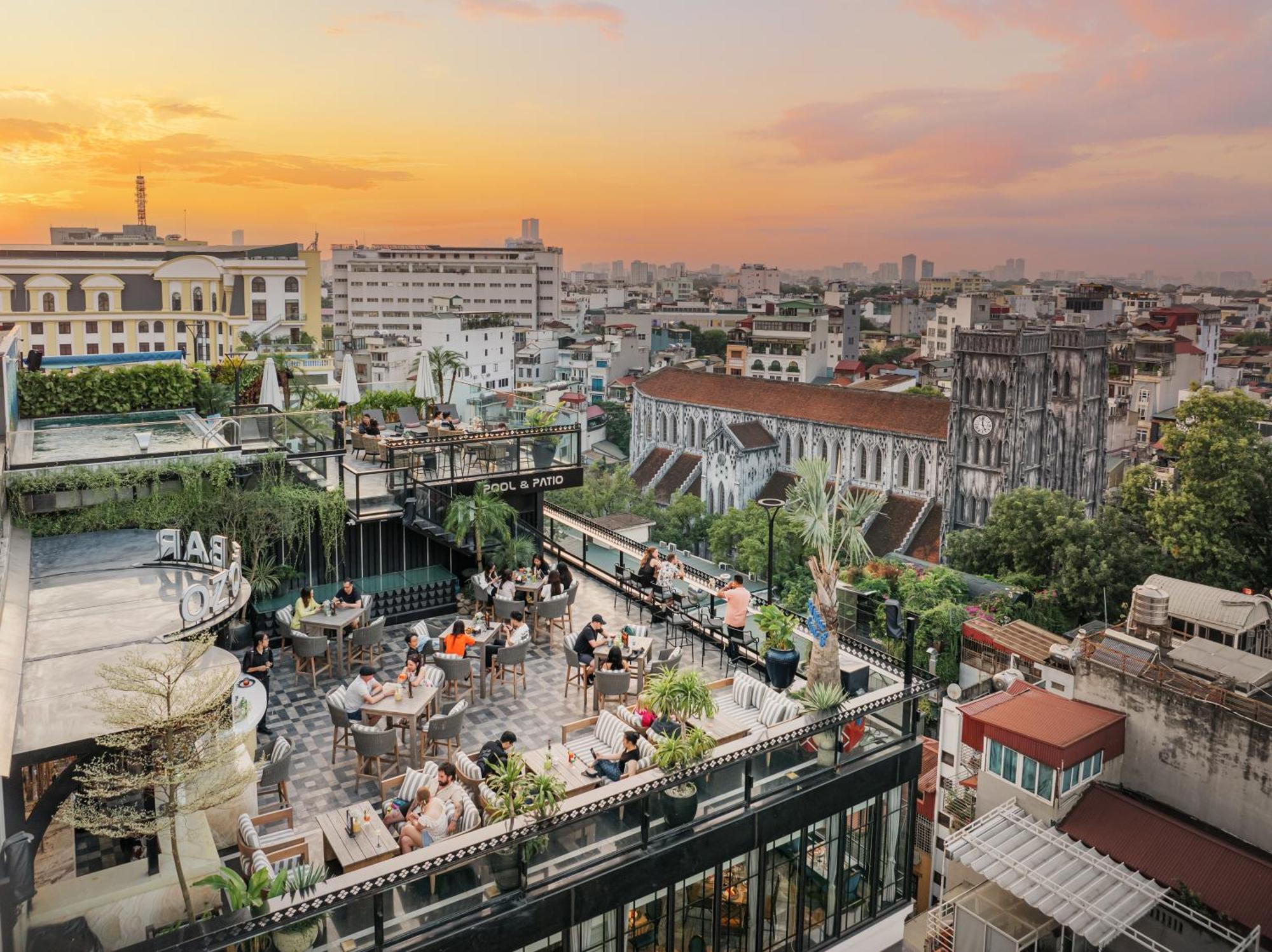 Grand Hotel Du Lac Hanoi Bagian luar foto View of the rooftop bar